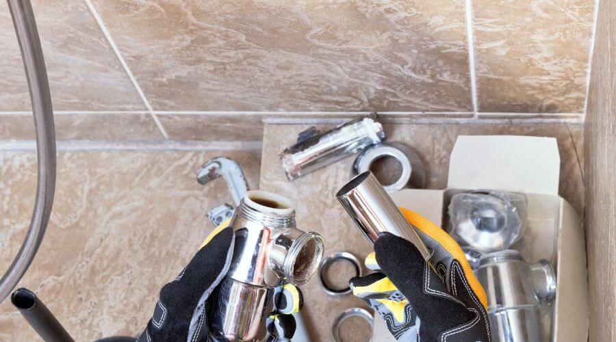Professional gutter cleaning in Servia, IN